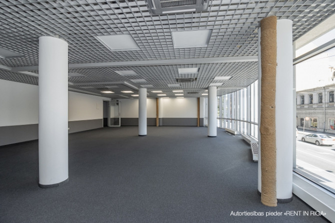 Nomai tiek piedāvāts 197.6 m2 atvērta plānojuma birojs (t.sk. 42.5 m2 koplietošanas telpas) ar Rīga - foto 3