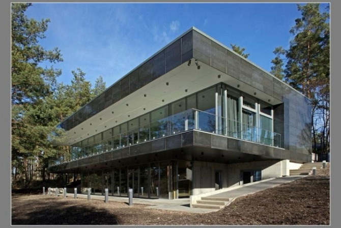 Ekskluzīva rezidence pirmajā līnijā pie Mazā Baltezera  Divstāvu privātmāja Baltezerā, Ādažu novads - foto 1