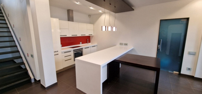 Ekskluzīva rezidence Mazā Baltezera krastā  Divstāvu privātmāja Baltezerā, Mazā Baltezera Ādažu novads - foto 1