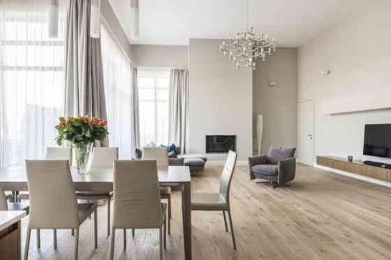 Сдаётся в аренду уникальная пентхаус-квартира с 4 террасами в жилом комплексе Zalves Рига