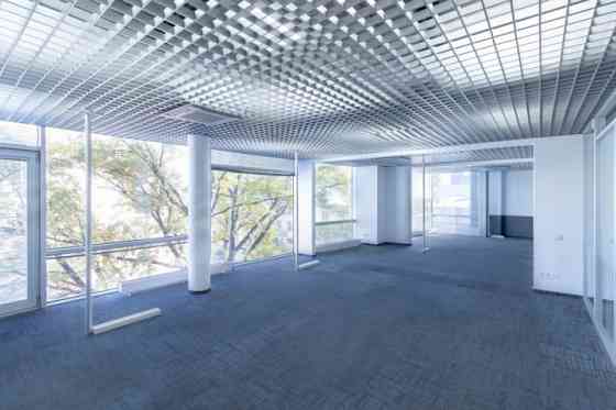 Nomai tiek piedāvāts jauns 500 m2 plašs birojs, kas aizņem visu ēkas 4. stāvu.   Šobrīd birojs pared Rīga