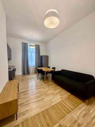 Īrei pieejams 4-istabu dzīvoklis Rīgas Centrā - Skolas ielā 13, Rīgā.  Dzīvokļa plānojums sastāv no  Рига