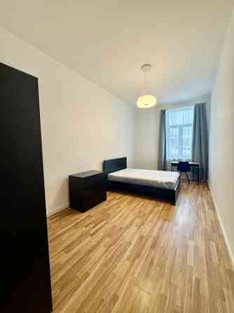 Īrei pieejams 4-istabu dzīvoklis Rīgas Centrā - Skolas ielā 13, Rīgā.  Dzīvokļa plānojums sastāv no  Рига