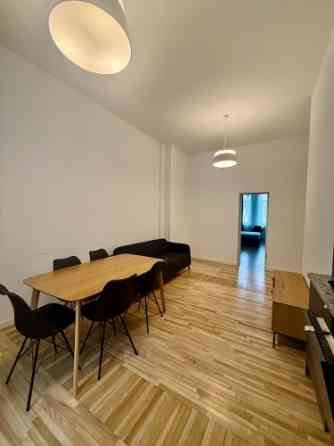 Īrei pieejams 4-istabu dzīvoklis Rīgas Centrā - Skolas ielā 13, Rīgā.  Dzīvokļa plānojums sastāv no  Рига