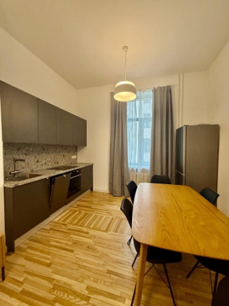 Īrei pieejams 4-istabu dzīvoklis Rīgas Centrā - Skolas ielā 13, Rīgā.  Dzīvokļa plānojums sastāv no  Рига - изображение 1