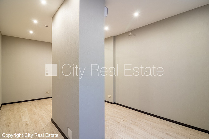 Здание во дворе, благоустроенная озеленённая территория, территория обнесена Рига - изображение 11