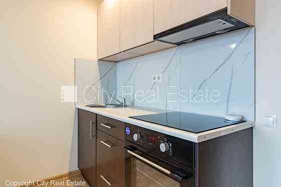 Новостройка, возможность аренды подземной парковки, лифт, балкон, студио, кухня Rīga