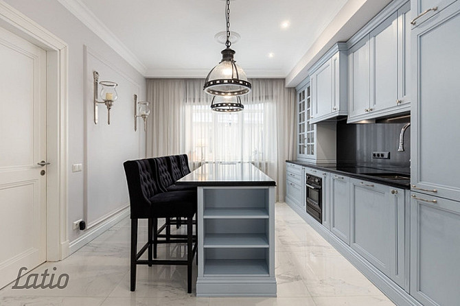 Īrei tiek piedāvāts   ekskluzīvs dzīvoklis kapitāli renovētā fasādes ēkā, Rīgas Rīga - foto 1