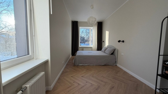 Izīrē 2-istabu dzīvokli renovētā ēkā!  Lauvas 7 ir viens no elegantākajiem renovētajiem Rīga - foto 2