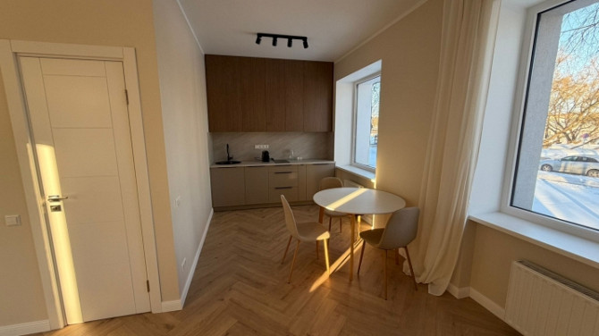 Izīrē 2-istabu dzīvokli renovētā ēkā!  Lauvas 7 ir viens no elegantākajiem renovētajiem Rīga - foto 4