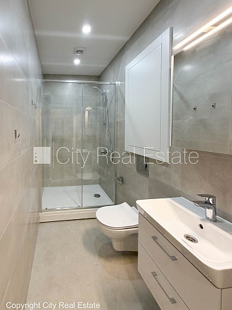 Fasādes māja, slēgta teritorija, studio tipa, virtuve apvienota ar viesistabu, centrālā Rīga - foto 9