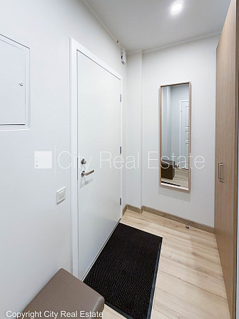 Fasādes māja, slēgta teritorija, studio tipa, virtuve apvienota ar viesistabu, centrālā Rīga - foto 12