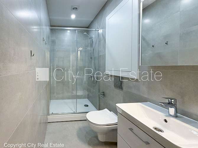 Fasādes māja, slēgta teritorija, studio tipa, virtuve apvienota ar viesistabu, centrālā Rīga - foto 10