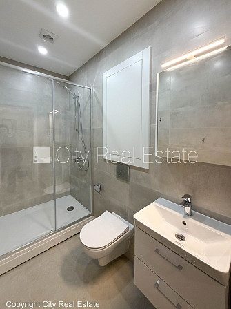 Fasādes māja, slēgta teritorija, studio tipa, virtuve apvienota ar viesistabu, centrālā Rīga - foto 11