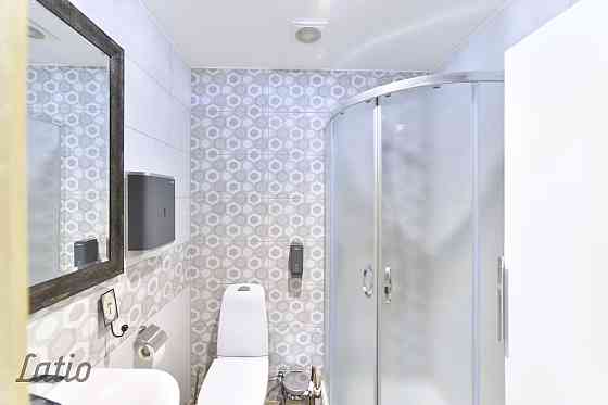 Pārdod tirdzniecības/biroja/salona telpas Ausekļa ielā 5 ēkas pirmajā stāvā ar atsevišķu ieeju no ie Рига