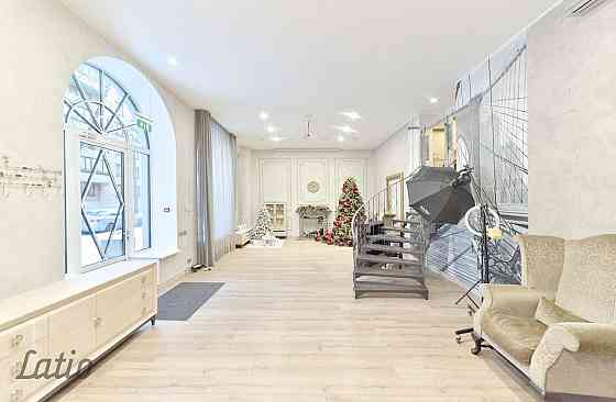 Pārdod tirdzniecības/biroja/salona telpas Ausekļa ielā 5 ēkas pirmajā stāvā ar atsevišķu ieeju no ie Рига