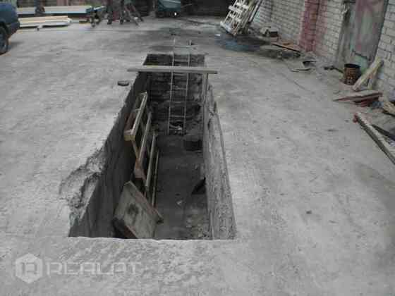 Tiek iznomāts gaišs ofiss izdevīgā atrašanās vietā. Iespējams ofisa telpās ierīkot virtuvi, koridorī Rīga