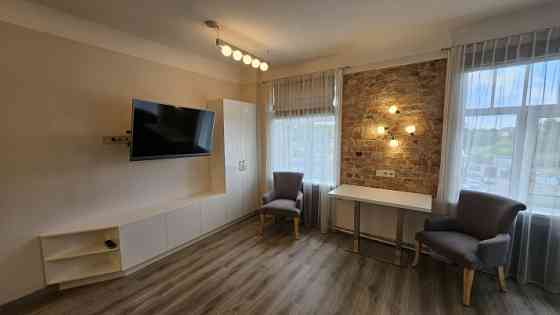 Dzīvoklis ar skatu uz Grīziņkalnu!  Saulains un mājīgs vienistabas dzīvoklis ar visu nepieciešamo ro Rīga