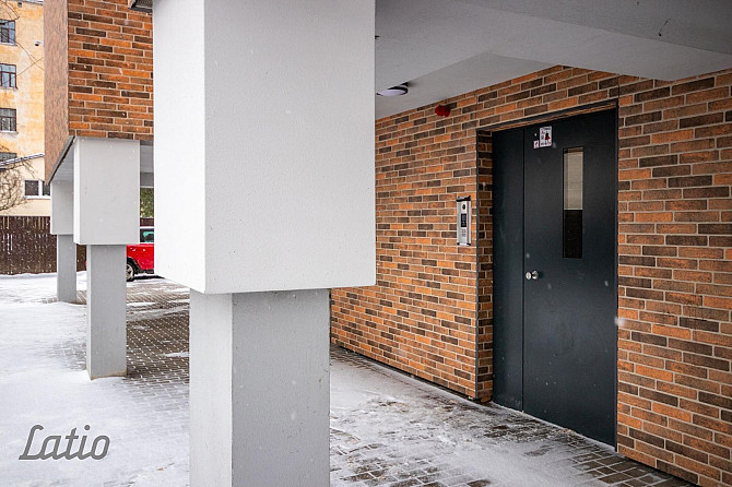 Izīrē gaišu, gaumīgi mēbelētu 2 istabu dzīvokli jaunā projektā pie Ziedoņdārza. Ļoti Rīga - foto 3