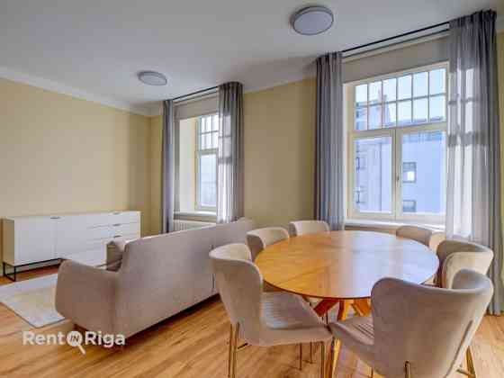 Стильная 2-комнатная квартира в югендстильном доме в центре Риги  Живите там, где Rīga