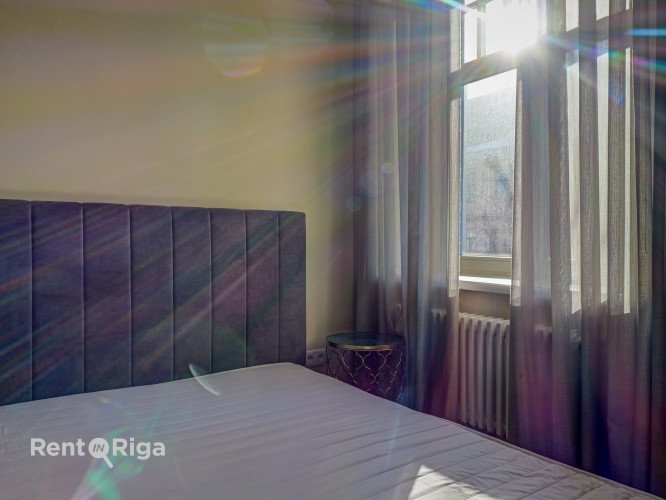 Stilīgs 2-istabu dzīvoklis jūgendstila ēkā Rīgas centrā.  Dzīvo vietā, kur vēsture Rīga - foto 7