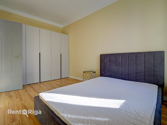 Stilīgs 2-istabu dzīvoklis jūgendstila ēkā Rīgas centrā.  Dzīvo vietā, kur vēsture Rīga - foto 6