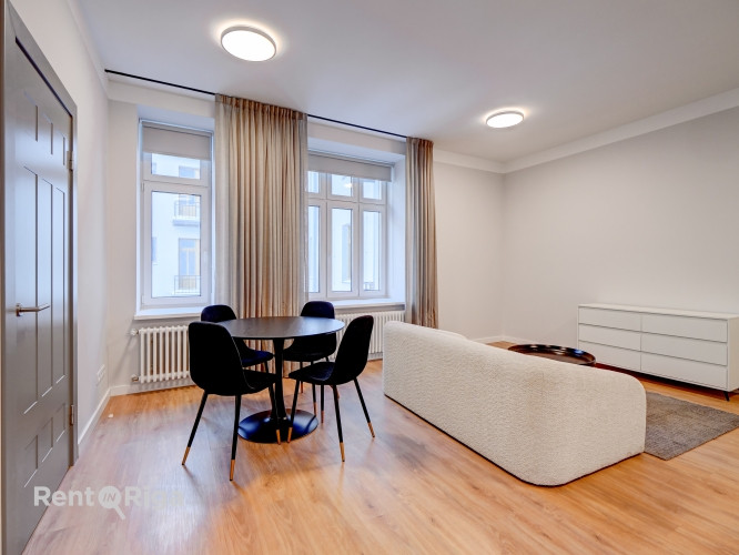 Mēbelēts 2-istabu dzīvoklis jūgendstila ēkā Rīgas Centrā.  Krišjāņa Valdemāra ielā 61 Rīga - foto 2