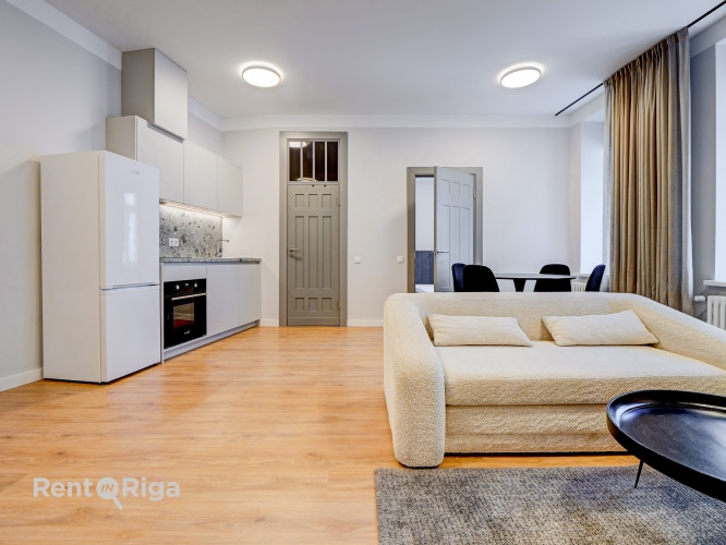 Mēbelēts 2-istabu dzīvoklis jūgendstila ēkā Rīgas Centrā.  Krišjāņa Valdemāra ielā 61 Rīga - foto 3