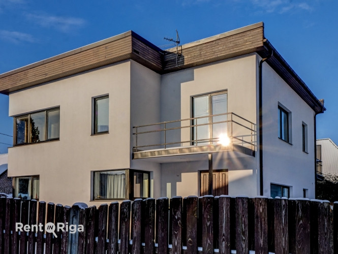 Plašs un daudzfunkcionāls ģimenes īpašums Pļavniekos.   Ja meklē privātmājas komfortu, Rīga - foto 1