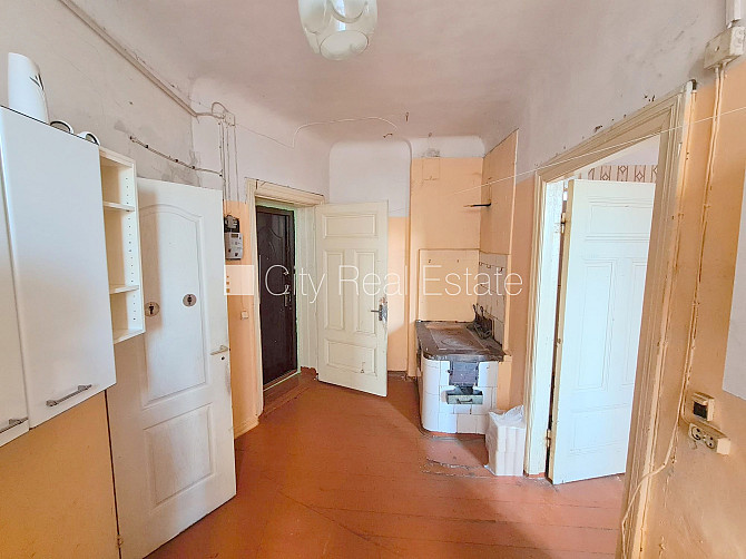 Pagalma ēka, slēgts pagalms, ieeja no pagalma, logi vērsti uz pagalma pusi, viena istaba Rīga - foto 8