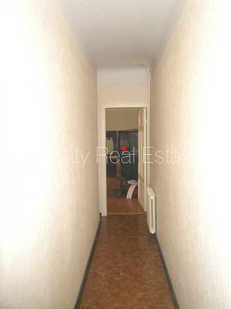 Fasādes māja, slēgts pagalms, vieta automašīnai, ieeja no pagalma, kāpņu telpa pēc Rīga - foto 13