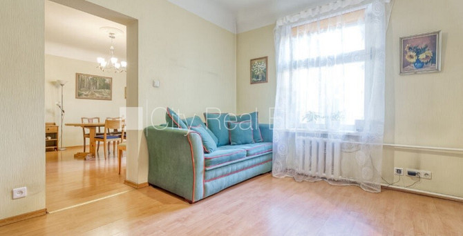 Fasādes māja, slēgts pagalms, vieta automašīnai, ieeja no pagalma, kāpņu telpa pēc Rīga - foto 4