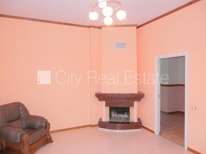 Фасадный дом, закрытый двор, бесплатная стоянка во дворе, вход со двора, Рижский район - изображение 16