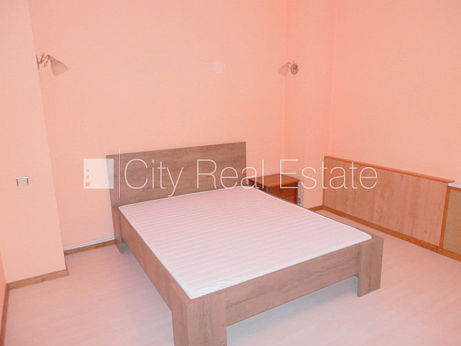 Фасадный дом, закрытый двор, бесплатная стоянка во дворе, вход со двора, Рижский район - изображение 14