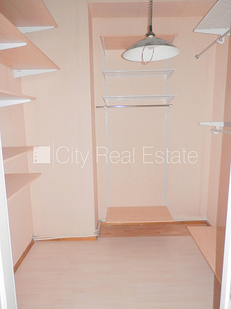 Фасадный дом, закрытый двор, бесплатная стоянка во дворе, вход со двора, Рижский район - изображение 12