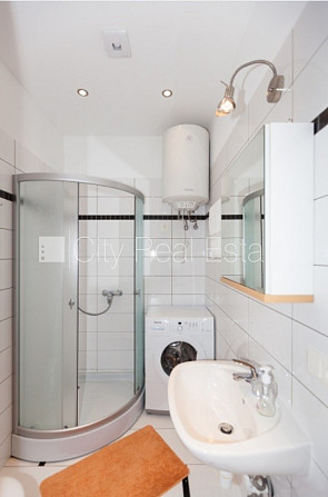 Здание во дворе, реновированный дом, благоустроенный озеленённый двор, закрытый Юрмала - изображение 13