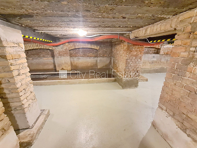 Pagalma ēka, renovēta māja, slēgts pagalms, iespēja nomāt autostāvvietu, apsargāta Rīga - foto 14