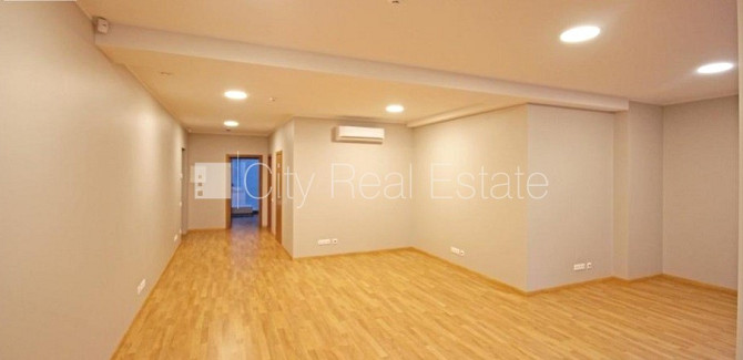 Jaunceltne, fasādes māja, ieeja no pagalma, ir lifts, logi vērsti mājas abās pusēs, Rīga - foto 11