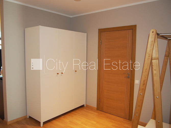 Jaunceltne, fasādes māja, labiekārtota apzaļumota teritorija, bruģēts piebraucamais ceļš, Rīga - foto 9