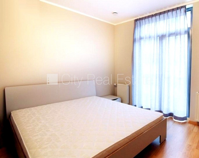 Jaunceltne, fasādes māja, labiekārtota apzaļumota teritorija, bruģēts piebraucamais ceļš, Rīga - foto 4