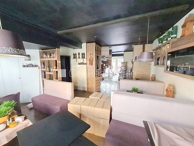 Fasādes māja, ieeja no ielas, terase, logi vērsti uz ielas pusi, mājā pieslēgta 3 fāžu Rīga - foto 2