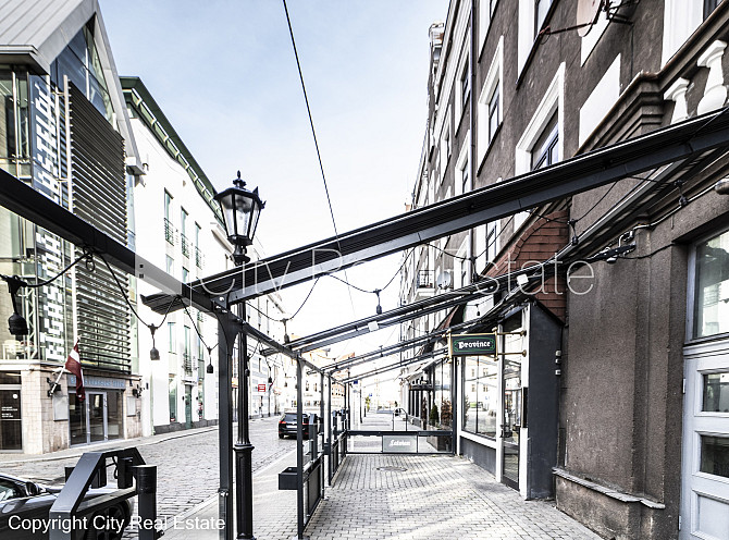 Fasādes māja, ieeja no ielas, terase, logi vērsti uz ielas pusi, mājā pieslēgta 3 fāžu Rīga - foto 18