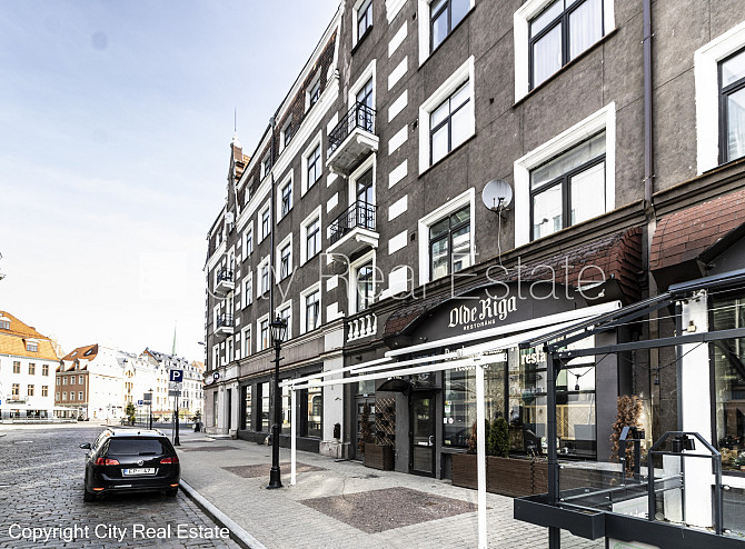 Fasādes māja, ieeja no ielas, terase, logi vērsti uz ielas pusi, mājā pieslēgta 3 fāžu Rīga - foto 19