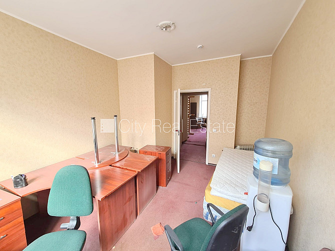 Fasādes māja, renovēta māja, ieeja no ielas, ir lifts, kāpņu telpa pēc kosmētiskā remonta, Rīga - foto 3