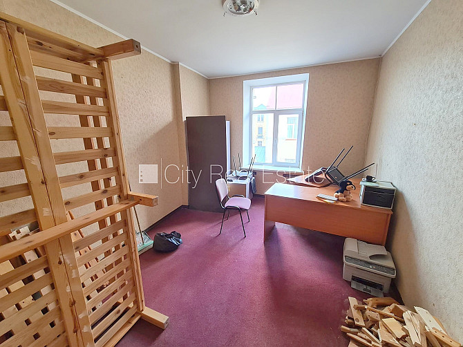 Fasādes māja, renovēta māja, ieeja no ielas, ir lifts, kāpņu telpa pēc kosmētiskā remonta, Rīga - foto 7