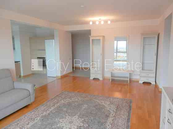 Проект - Panorama Plaza (Панорама Плаза), новостройка, въездные ворота оснащены Rīga