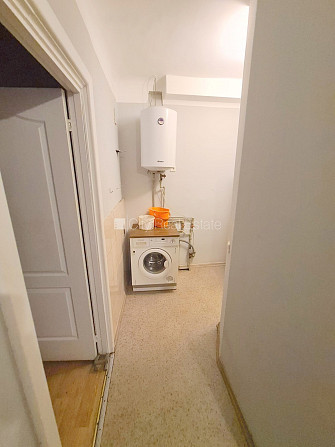 Fasādes māja, ieeja no ielas, logi vērsti uz pagalma pusi, istaba izolēta 20 m2, virtuve, Rīga - foto 11