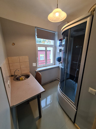 Fasādes māja, ieeja no ielas, logi vērsti uz ielas pusi, istaba izolēta, virtuve, augstie Rīga - foto 11