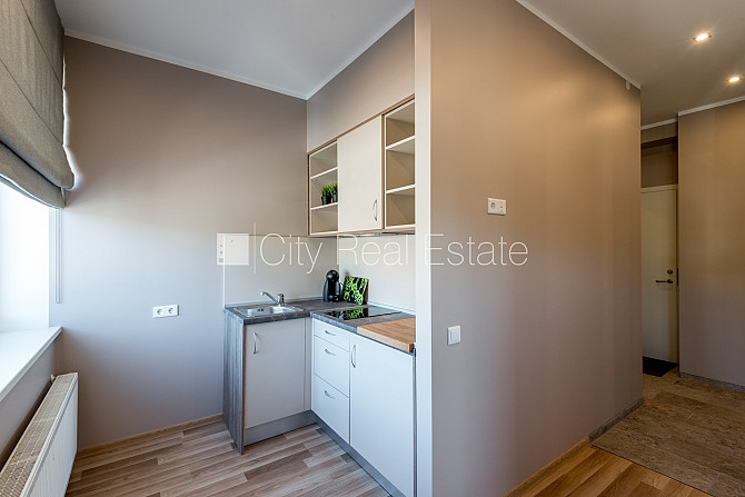 Renovēta māja, labiekārtota apzaļumota teritorija, vieta automašīnai, studio tipa, virtuve Rīga - foto 5