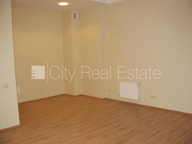 Projekts - Skolas 9, fasādes māja, renovēta māja, ieeja no ielas, kāpņu telpa pēc Rīga - foto 11